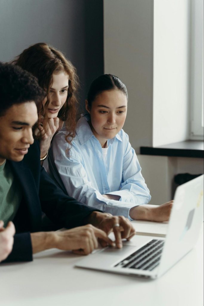 office workers with a laptop 