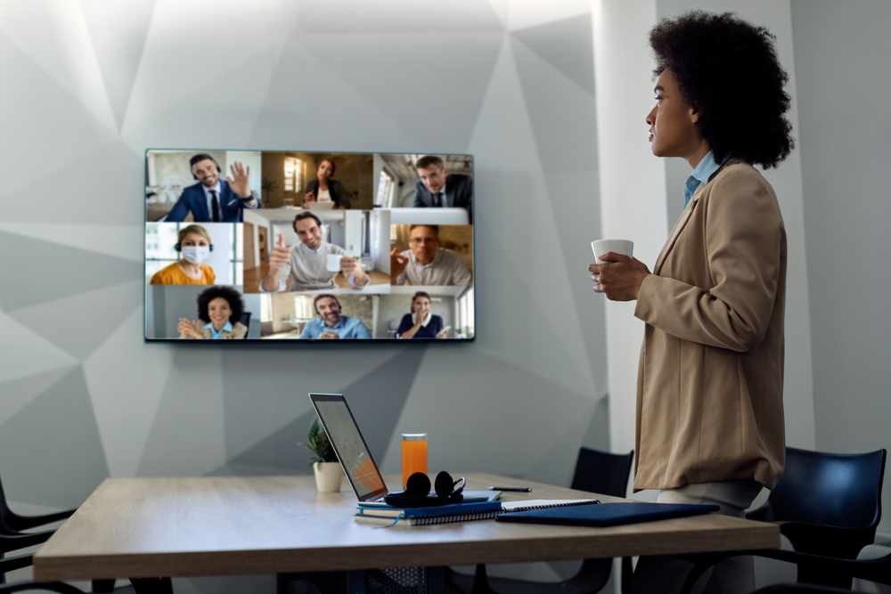 Canadian IT decision-maker taking notes on how SE Telecom helps answer can Microsoft Teams replace a phone system during a remote business session