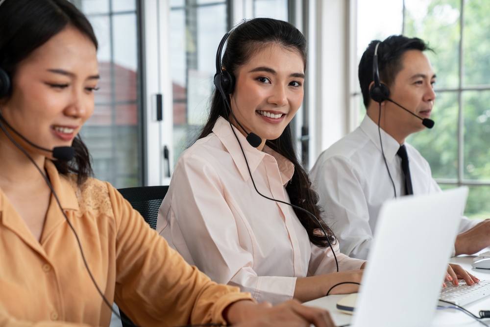SE Telecom VoIP phone Winnipeg support team on headsets delivering end-to-end migration support for Manitoba organizations